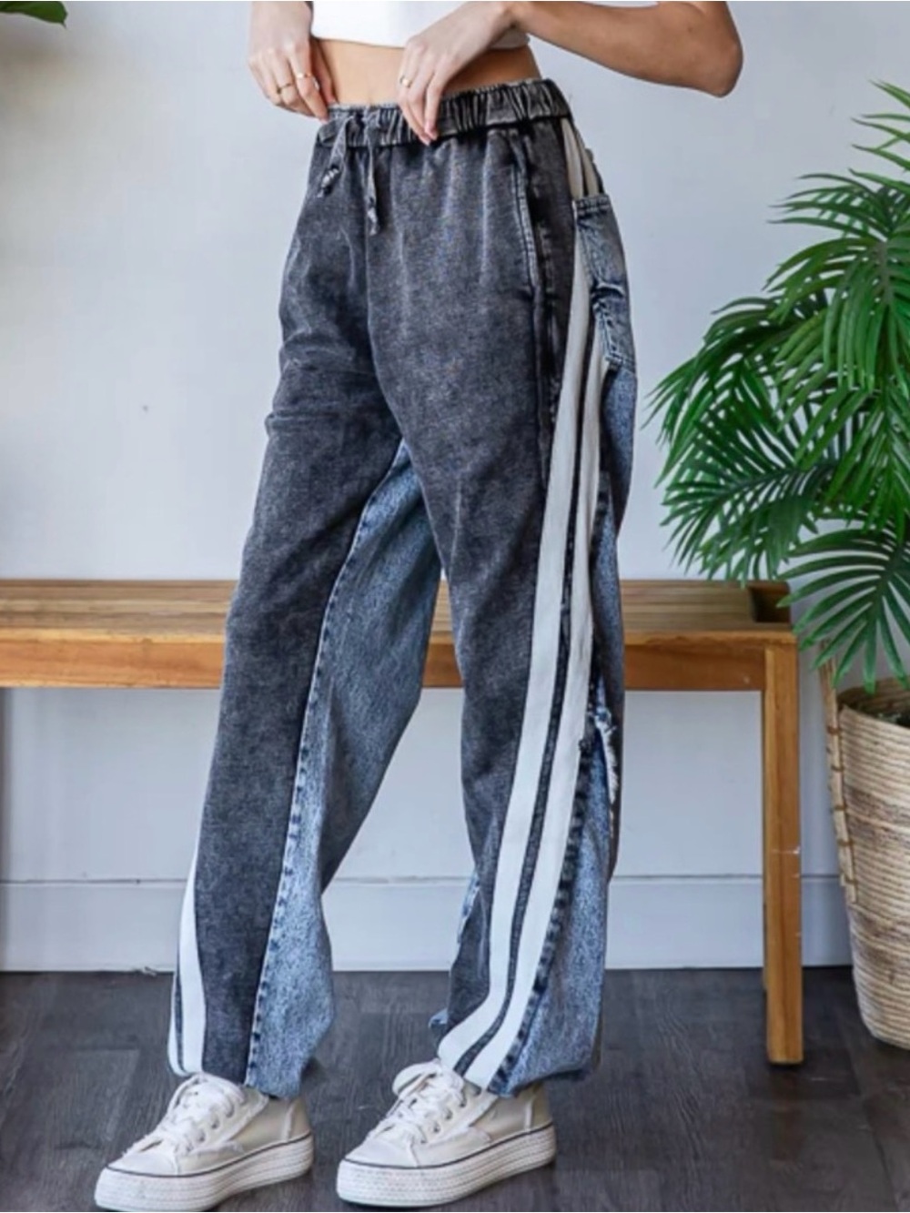 Oli & Hali Women’s Black Acid-Wash Stripe Jogger Jeans Size S - Picture 3 of 10